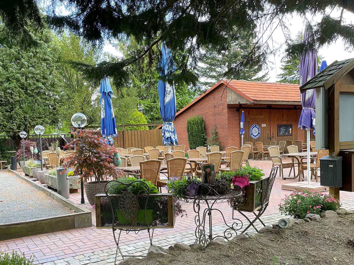 Alter Krug Niedernwöhren | Gaststätte | Biergarten