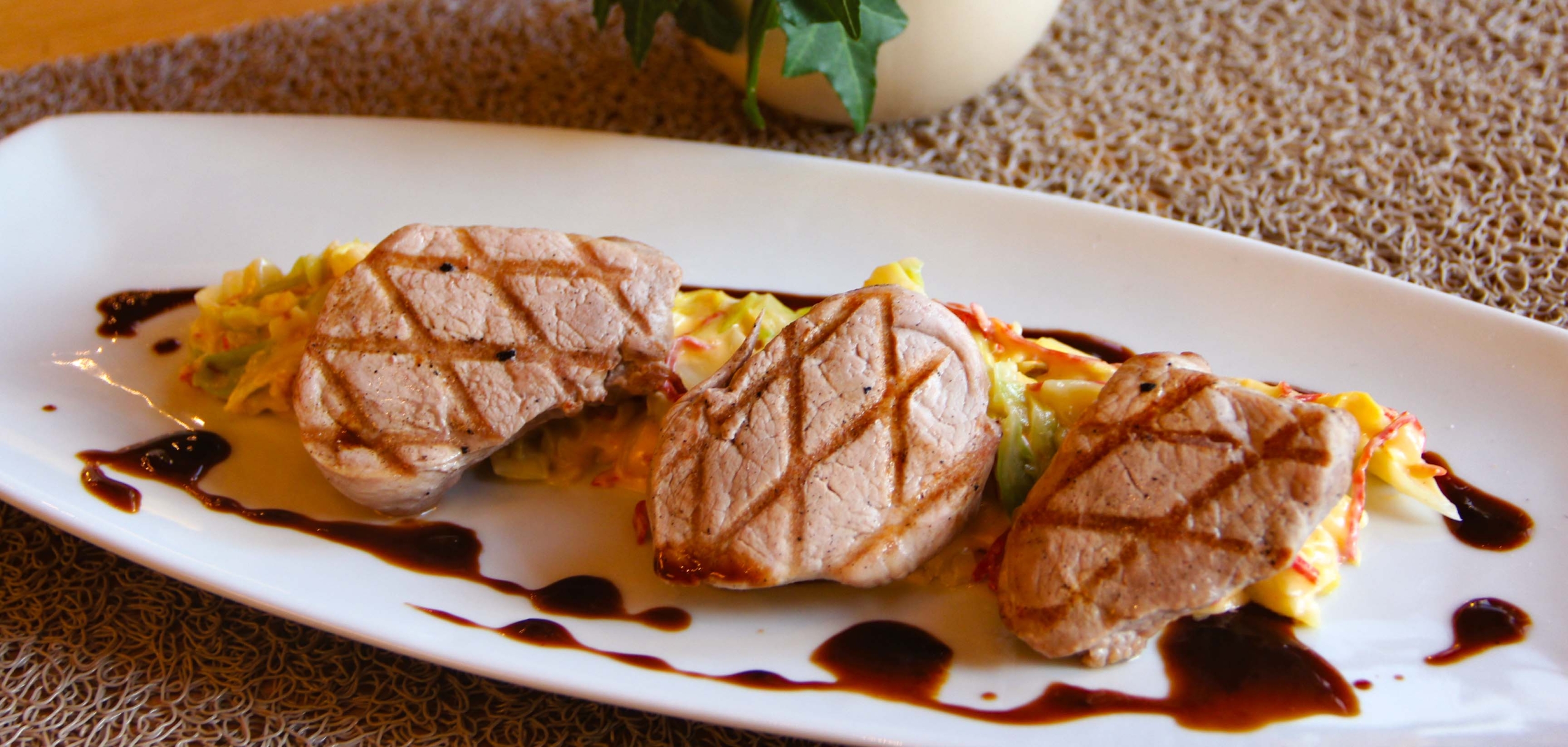Alter Krug Niedernwöhren | Gaststätte | Essen
