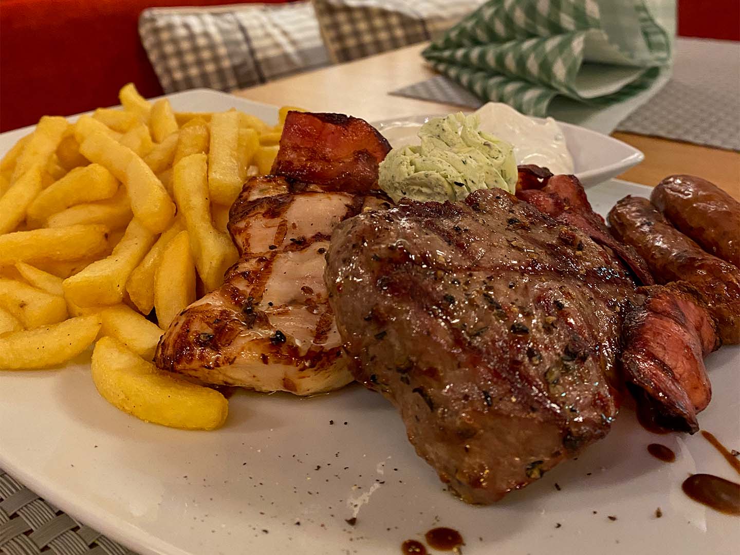 Alter Krug Niedernwöhren | Gaststätte | Essen
