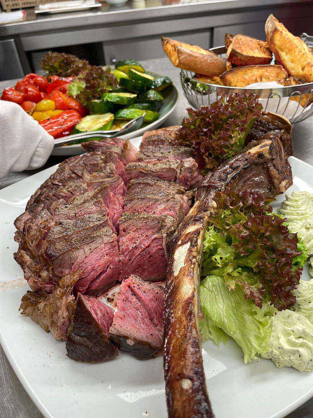 Alter Krug Niedernwöhren | Gaststätte | Essen