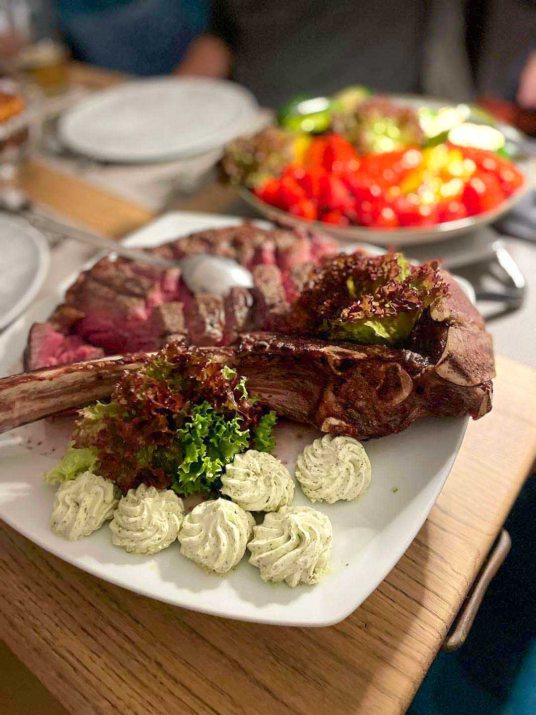 Alter Krug Niedernwöhren | Gaststätte | Essen